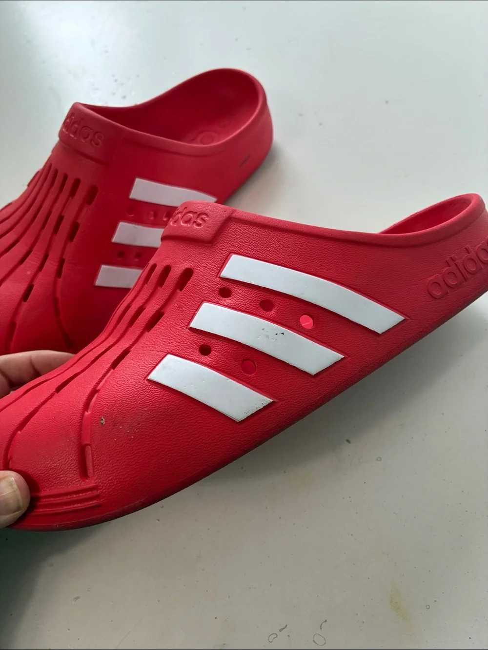Adidas Men’s Sz 11 Red White Striped Rubber Slip On Sandals